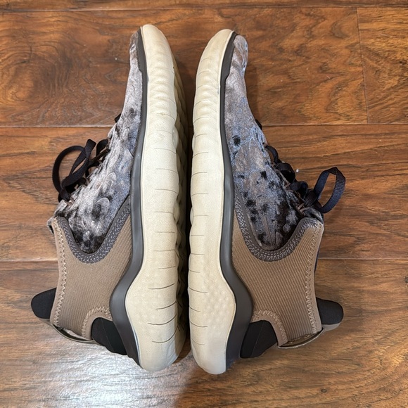 NIKE Free Run 18 Wild Velvet Sneakers Womens 8.5 Oil Gray Mink Brown Cheetah - Picture 8 of 10